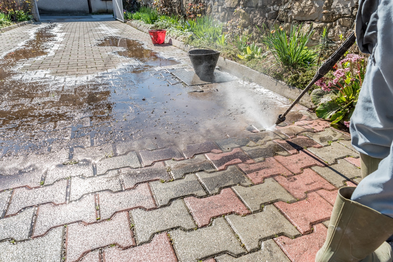 Top 6 Tips to Avoid Spring Cleaning Injuries